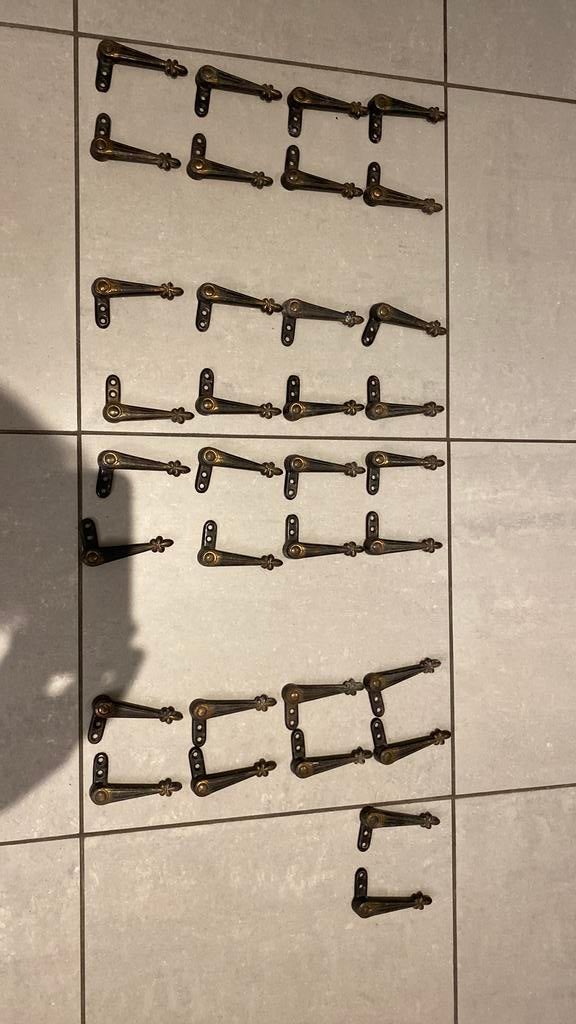 Attaches métalliques pour la fixation de tapis d’escaliers., Enlèvement ou Envoi, Utilisé