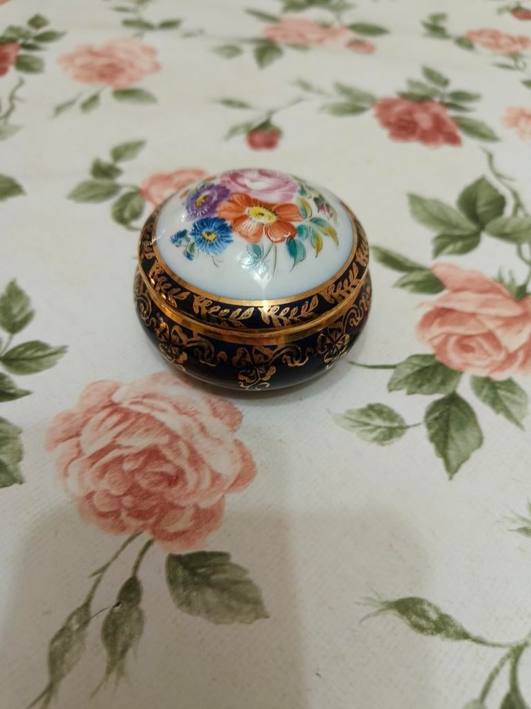 Mini bonbonnière. Porcelaine de Limoges., Enlèvement ou Envoi