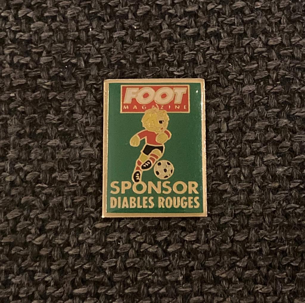 PIN - FOOT MAGAZINE - SPONSOR DIABLES ROUGES - VOETBAL, Envoi, Utilisé, Sport, Insigne ou Pin's