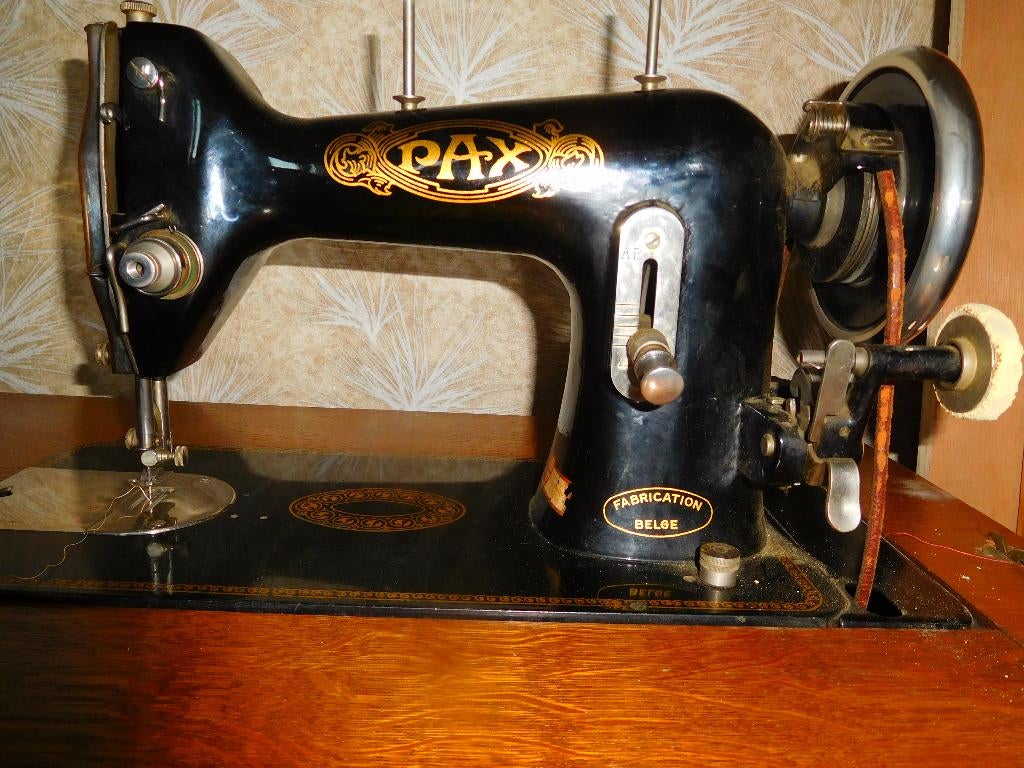 Machine à coudre PAX vintage, Enlèvement