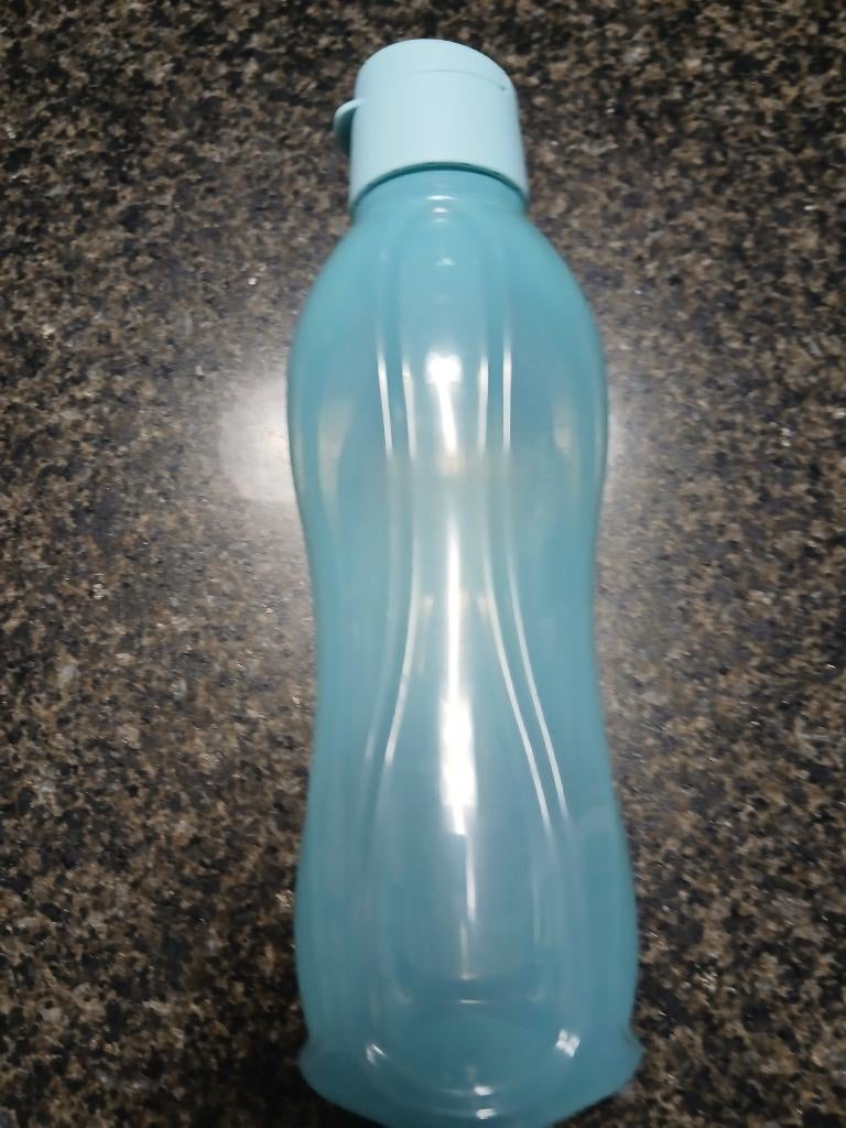 Bouteille à boire Tupperware 750 ml, Enlèvement ou Envoi, Comme neuf, Bleu, Autres types