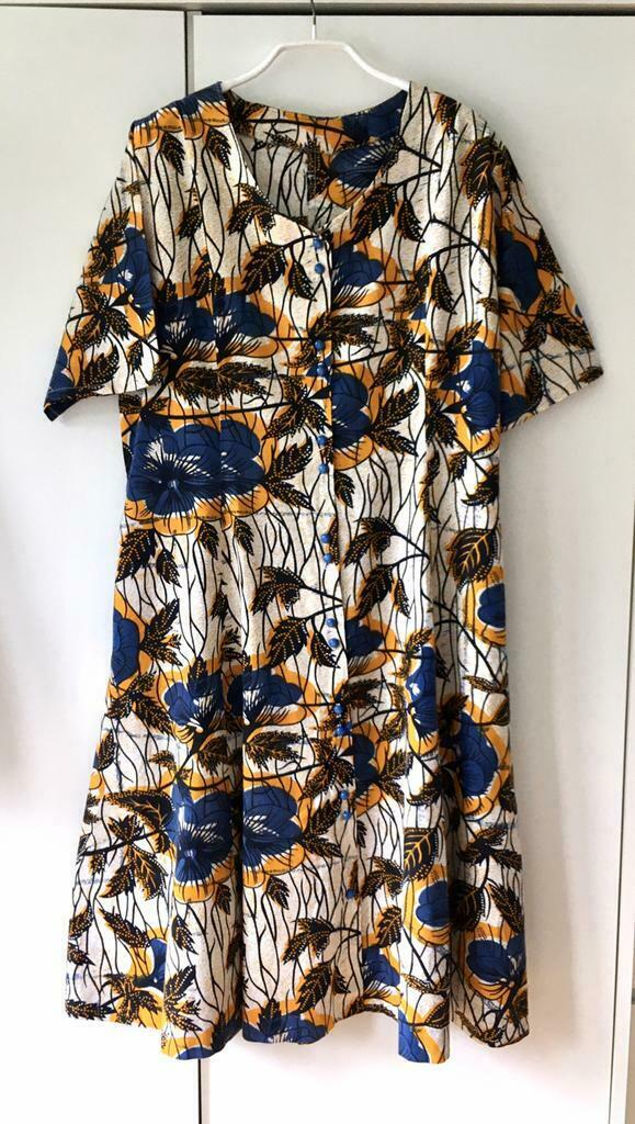 Jolie robe taille 40 à 44, Vêtements | Femmes, Taille 42/44 (L), Enlèvement ou Envoi, Autres couleurs, Comme neuf