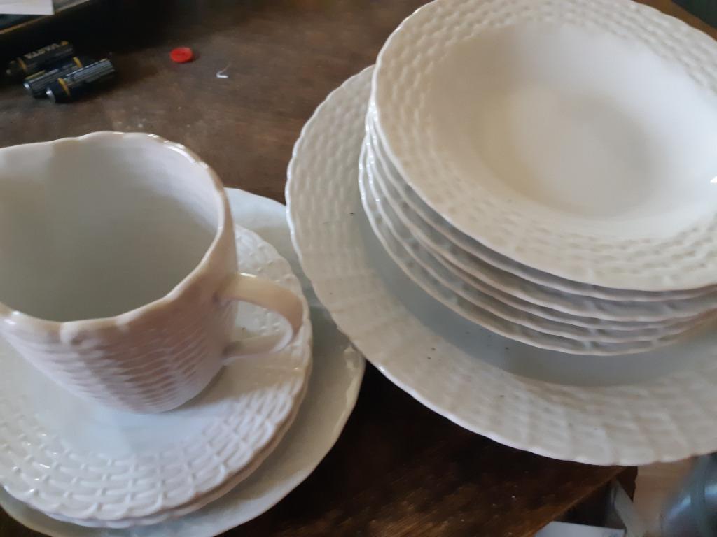 1 prachtig NIEUW wit porseleinen servies, Antiek en Kunst, Antiek | Servies compleet, Ophalen