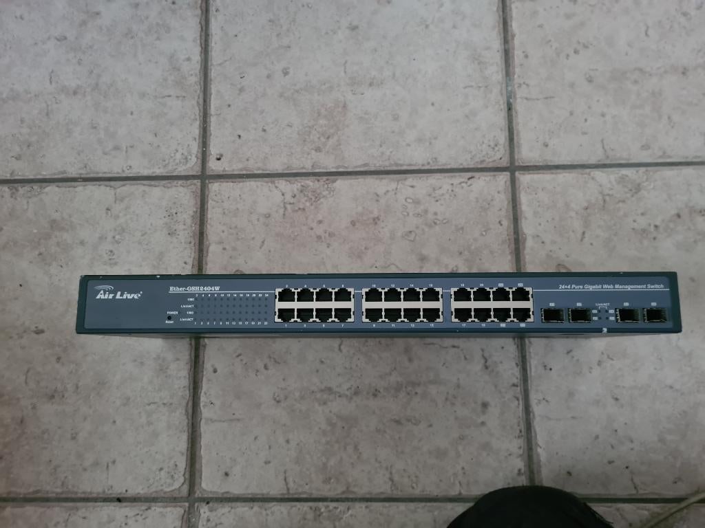 Air Live Ether GSH 2404W Gigabit switch, Computers en Software, Ophalen of Verzenden, Gebruikt