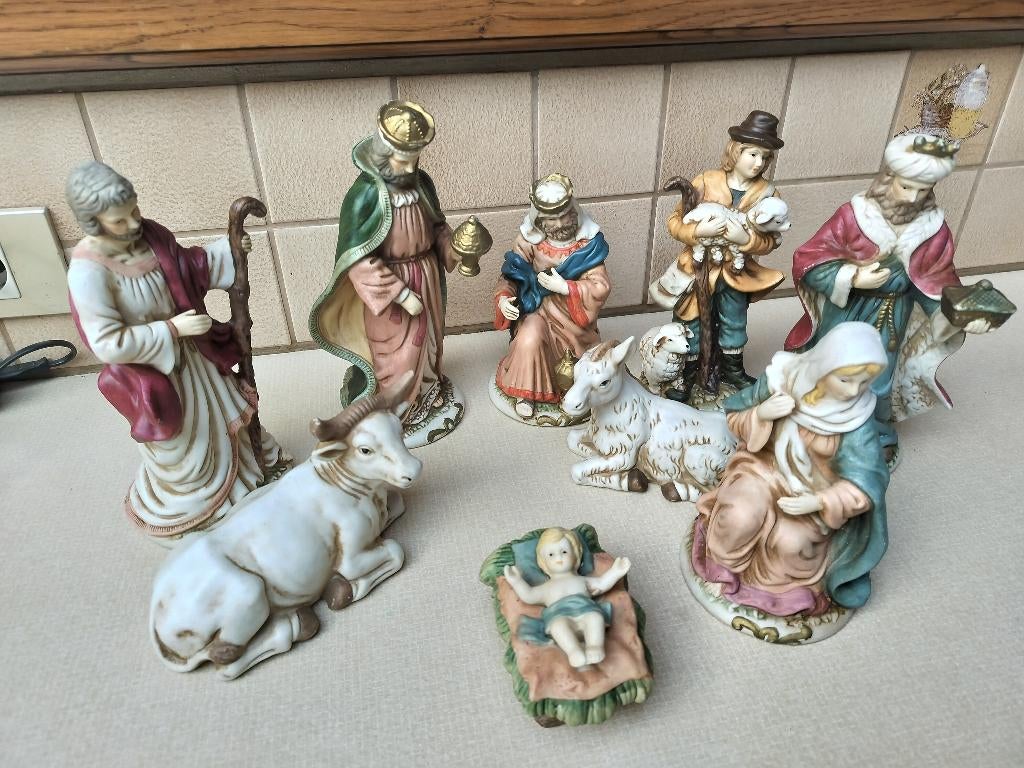 Porseleinen kerststal figuren, Antiek en Kunst, Ophalen