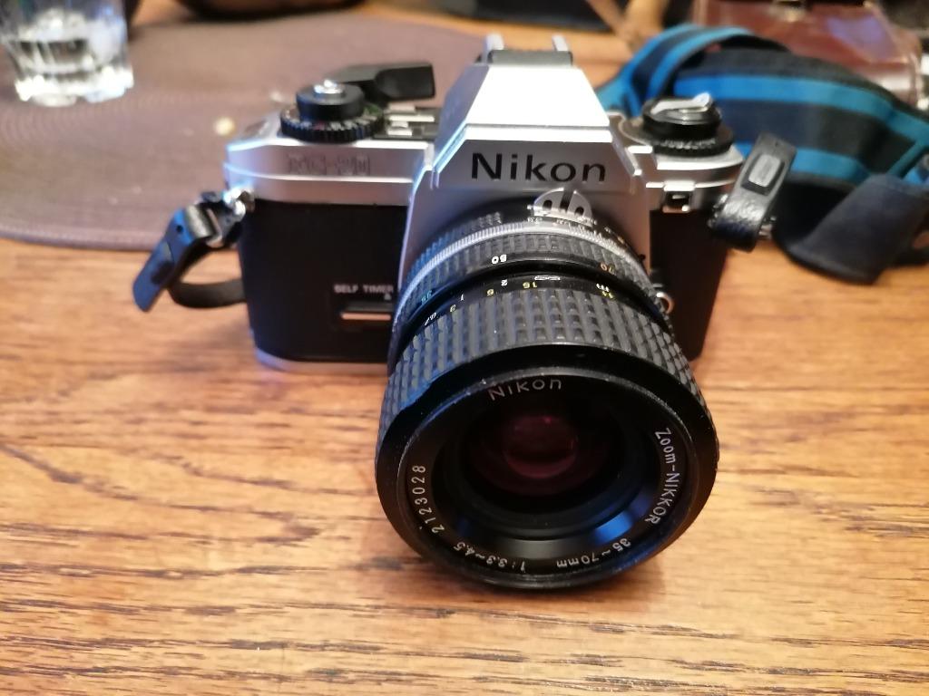 camera Nikon FG 20 met zoom lens 35 70, Enlèvement ou Envoi, Nikon