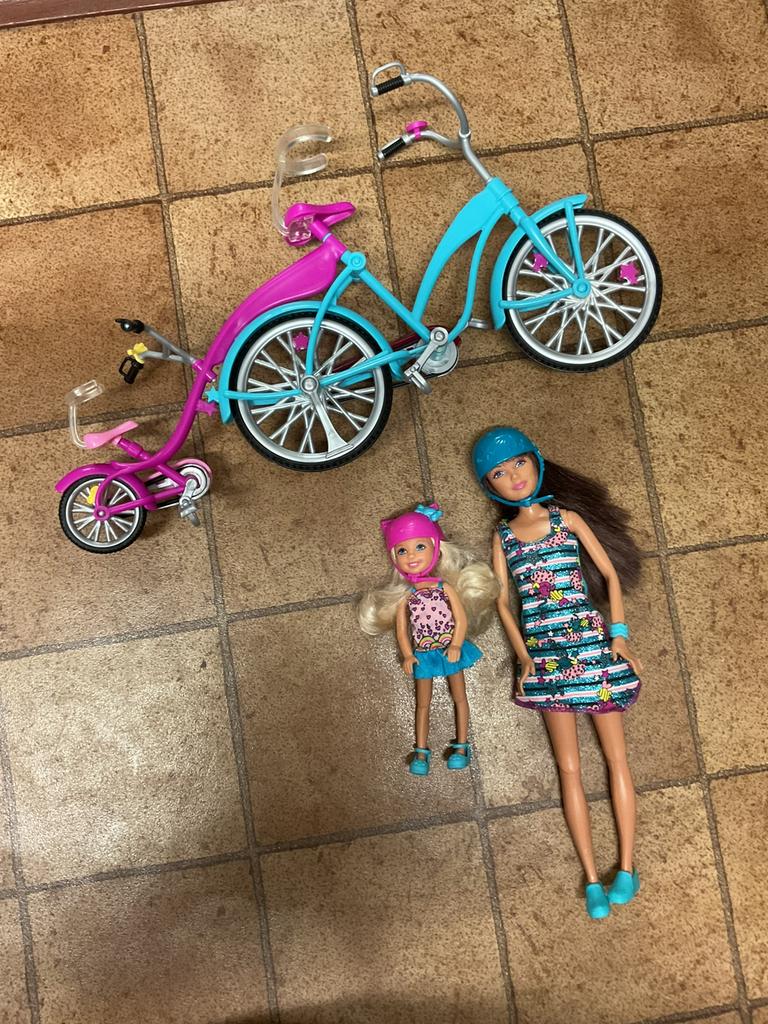 Barbie - Skipper en Chelsea op de fiets, Kinderen en Baby's, Ophalen of Verzenden, Zo goed als nieuw, Barbie
