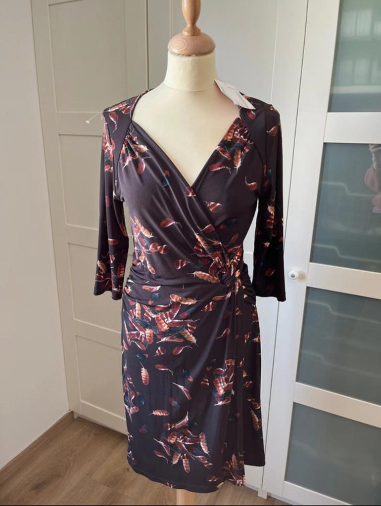 Nieuwe jurk met veren - maat 38, Kleding | Dames, Maat 38/40 (M), Bruin, Lola & Liza, Nieuw