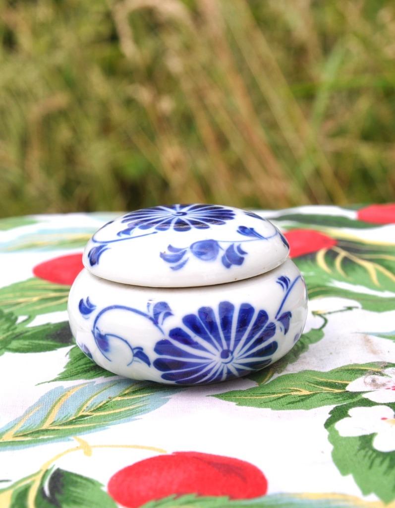boite a pilule ou autre faïence décor bleu japonisant, Enlèvement ou Envoi