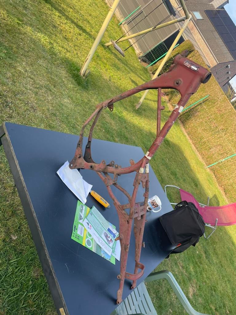 Suzuki gt 50 , zr, er 21 cadre et moteur,pièces diverses, Enlèvement