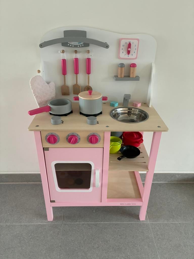 Houten kinderkeuken roze New Classic Toys heel goede staat, Ophalen, Gebruikt, Hout, Speelkeuken