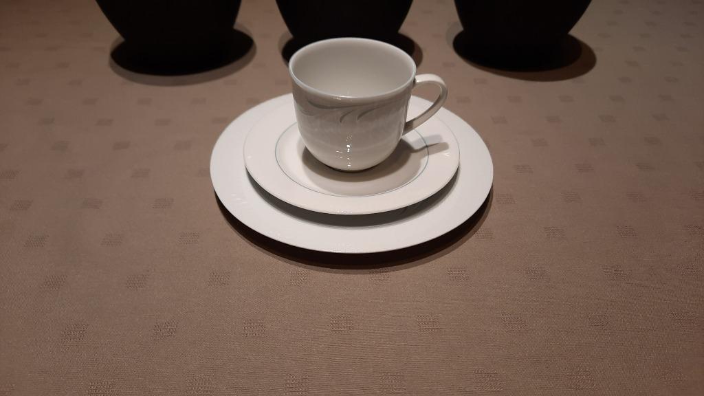 Servies 12-delig, Ophalen, Overige materialen, Zo goed als nieuw, Bord(en)