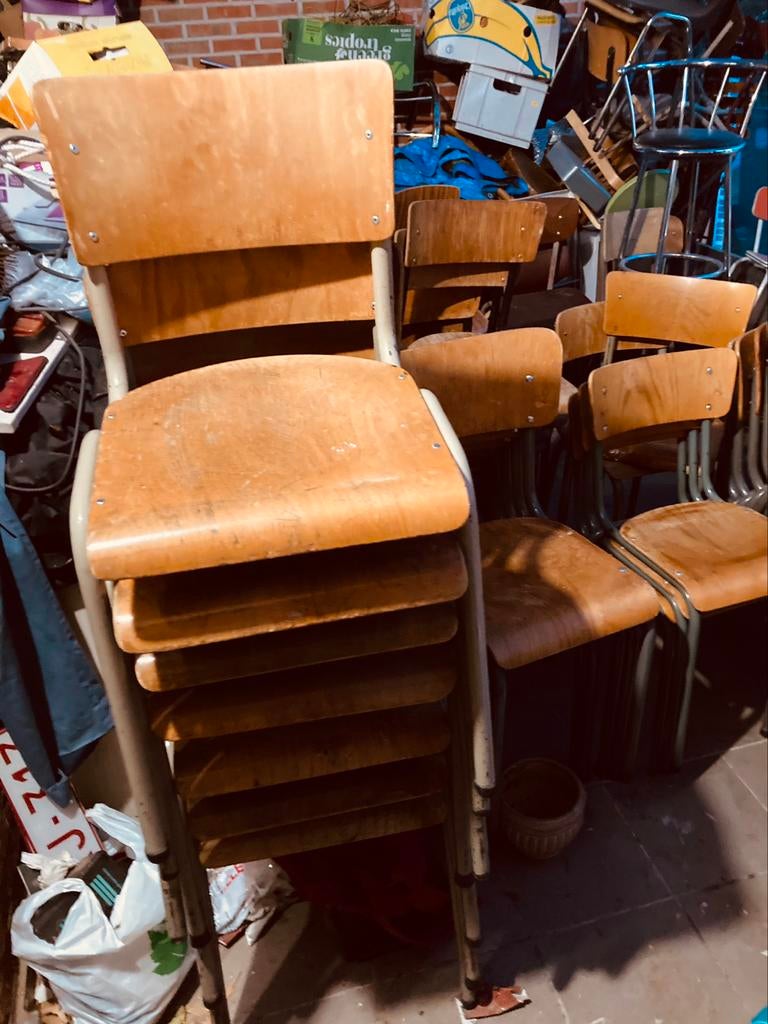 Vintage houten schoolstoelen en stapelstoelen perfect, Ophalen