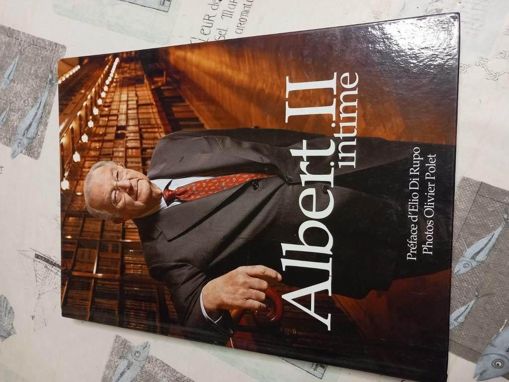 Livre   Albert II. Intime.   Neuf, Livres, Enlèvement ou Envoi, Comme neuf
