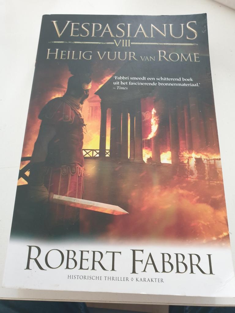 Robert Fabbri - VESPASIANUS VIII 8 :  Heilig vuur van Rome, Boeken, Thrillers, Gelezen, Europa overig, Ophalen of Verzenden