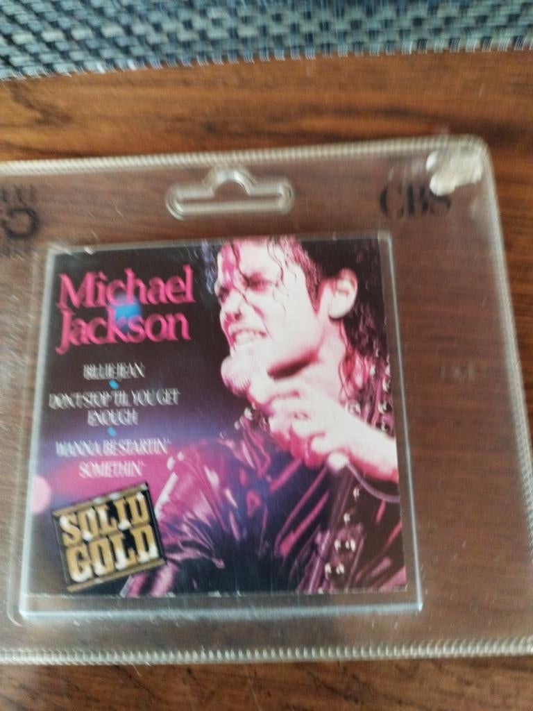 Michael Jackson Mini Cd, Enlèvement