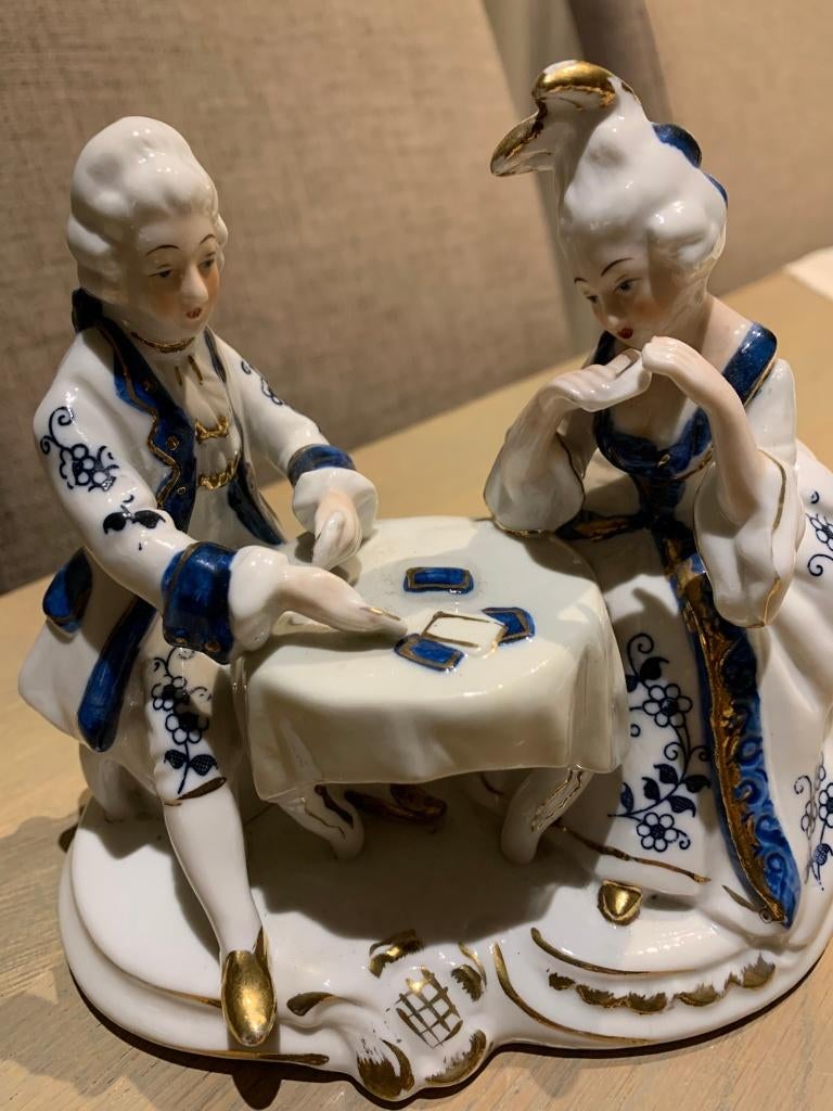 Vintage porseleinen beeldje fine bone China koppel dat kaart, Antiek en Kunst, Ophalen of Verzenden