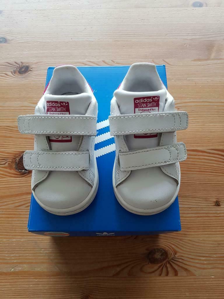 Adidas Stan Smith maat 19 wit/roos, Kinderen en Baby's, Babykleding | Schoentjes en Sokjes, Adidas, Meisje, Ophalen of Verzenden