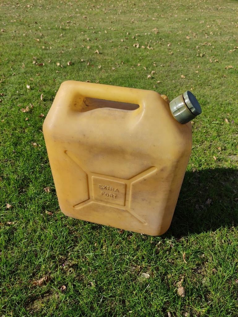 Jerrycan 20 liter, Ophalen