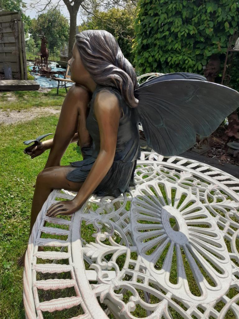 Schitterende zittende bronzen elf met een vlinder in de hand, Antiek en Kunst, Ophalen, Brons