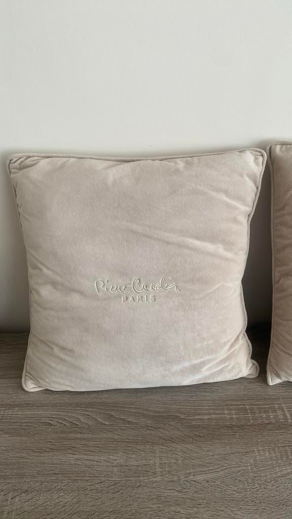 3 coussin  PIERRE CARDIN de salon beige NEUF, Maison & Meubles, Enlèvement, Neuf, Beige, Carré