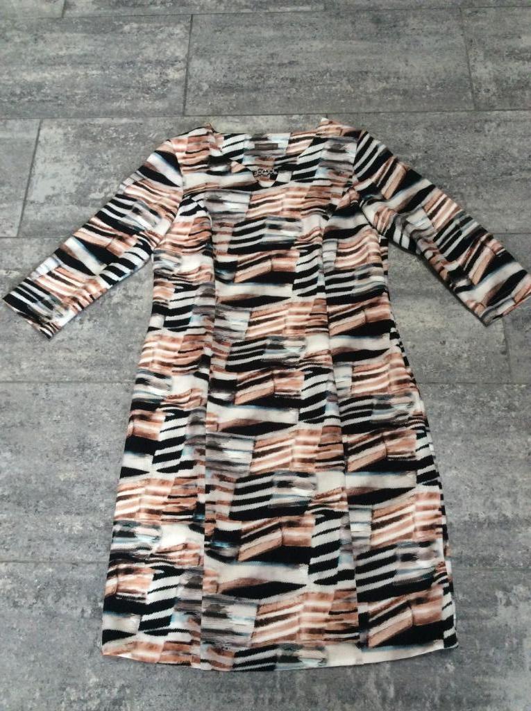 Jurk met sjaal Claude Arielle 42, Kleding | Dames, Overige kleuren, Maat 42/44 (L), Ophalen of Verzenden, Zo goed als nieuw