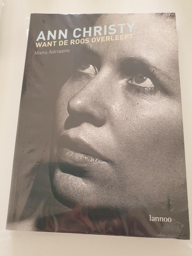 Manu Adriaens - Ann Christy. Want de roos overleeft, Boeken, Ophalen of Verzenden, Zo goed als nieuw, M. Adriaens