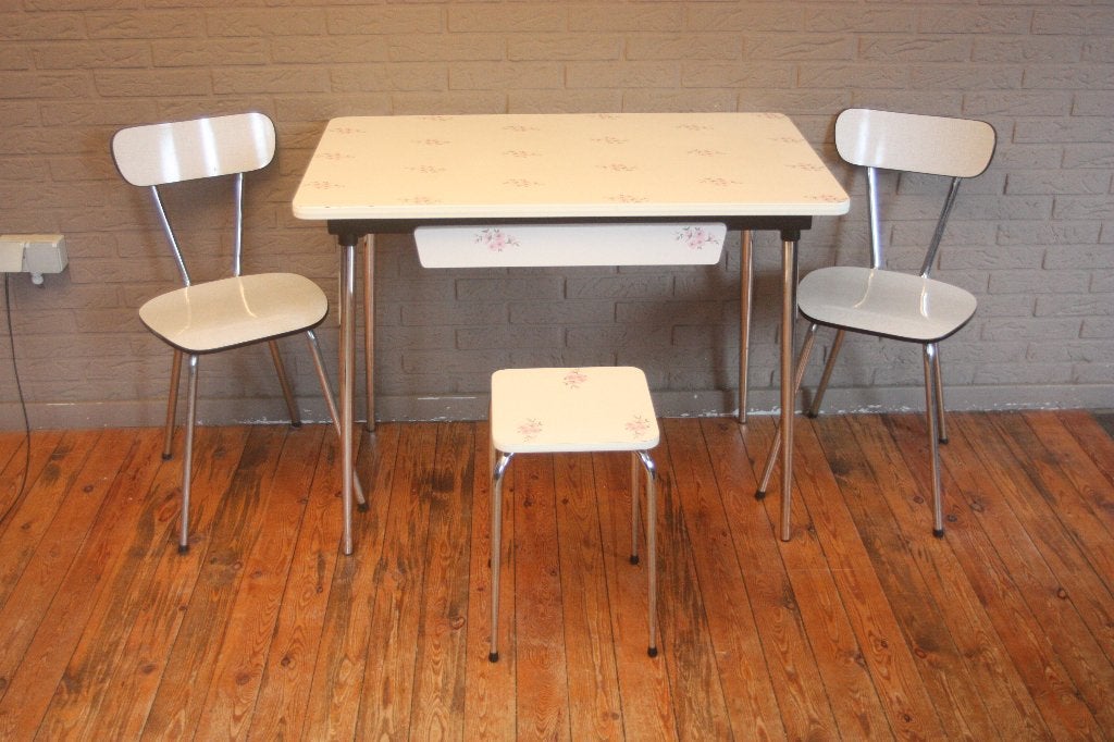 Hagelwitte Formica Tafel Met Bloemenmotief / Jaren 60, Antiek en Kunst, Ophalen