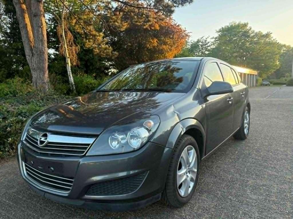Opel astra gekeurd voor verkoop euro5 benzine, Auto's, Voorwielaandrijving, Euro 5, Stof, 139 g/km
