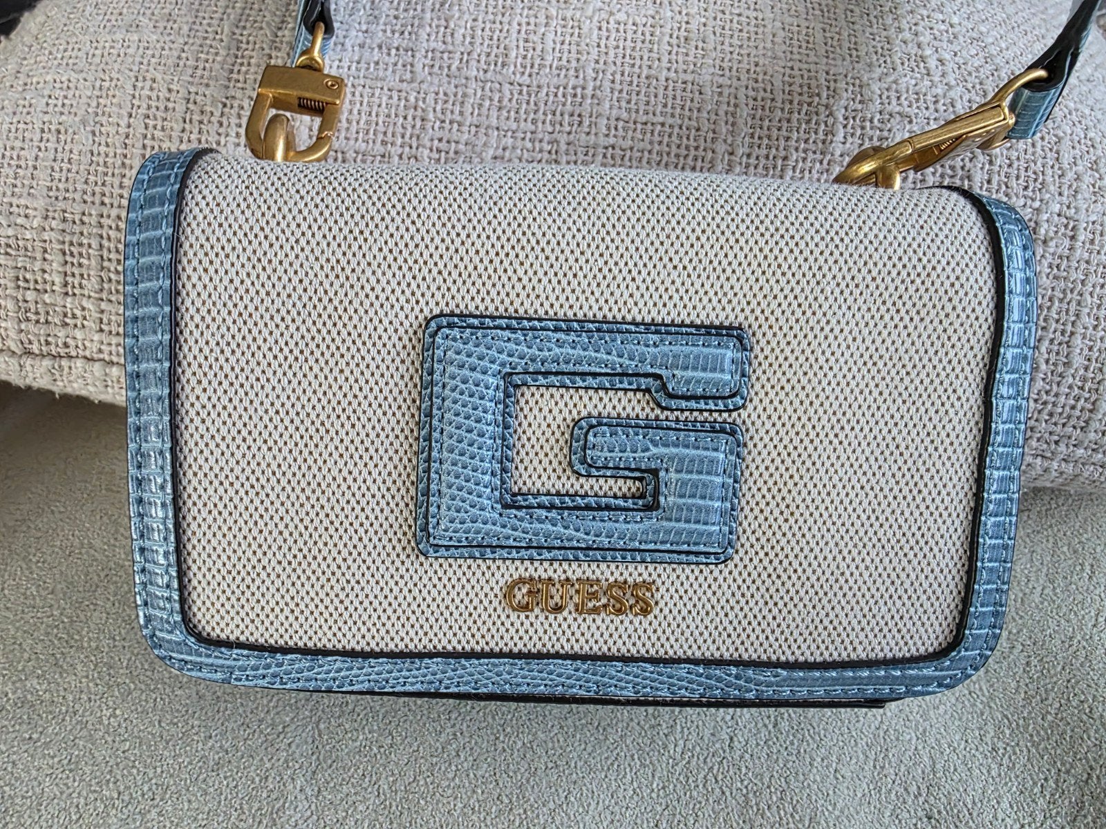 Guess schoudertas Crossbody
als nieuw

Afmetingen : breedte, Ophalen