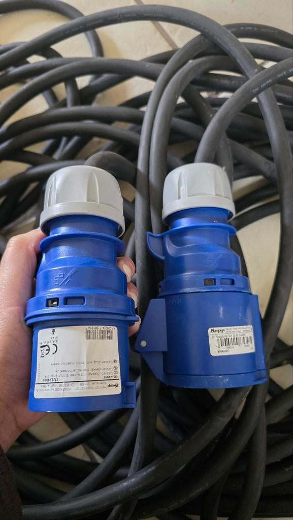 Verlengkabel 33M met twee stekkers 32A 3×6  nieuw, Ophalen