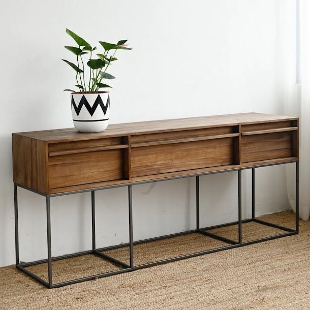 Houte dressoir met metalen poten, Ophalen