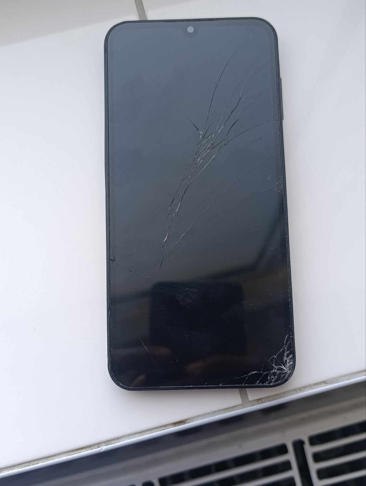 L'écran du Samsung A15 est cassé., Télécoms, Avec simlock (verrouillage SIM), 128 GB, Enlèvement ou Envoi, Autres modèles