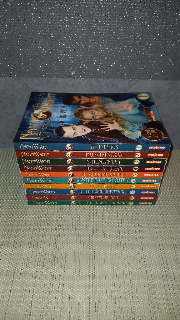 Nachtwacht boeken, Boeken, Ophalen of Verzenden, Gelezen, Fictie