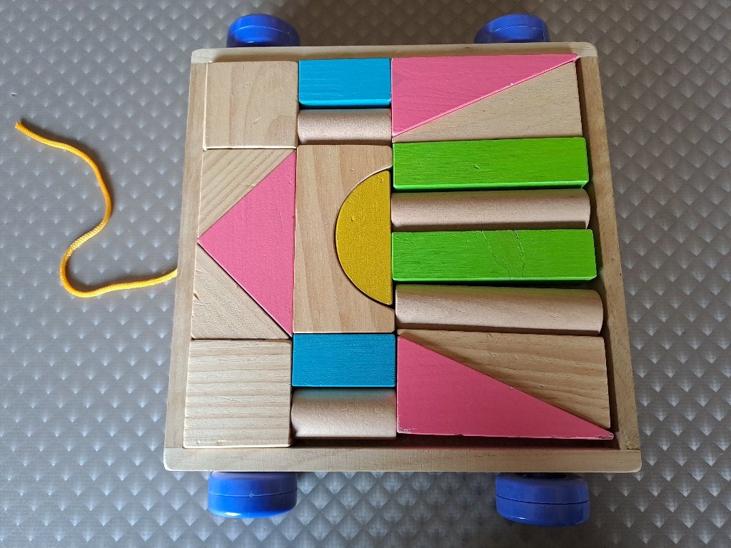 Wagentje met houten blokjes en trektouwtje, Ophalen of Verzenden, Gebruikt, Duw- of Trekspeelgoed