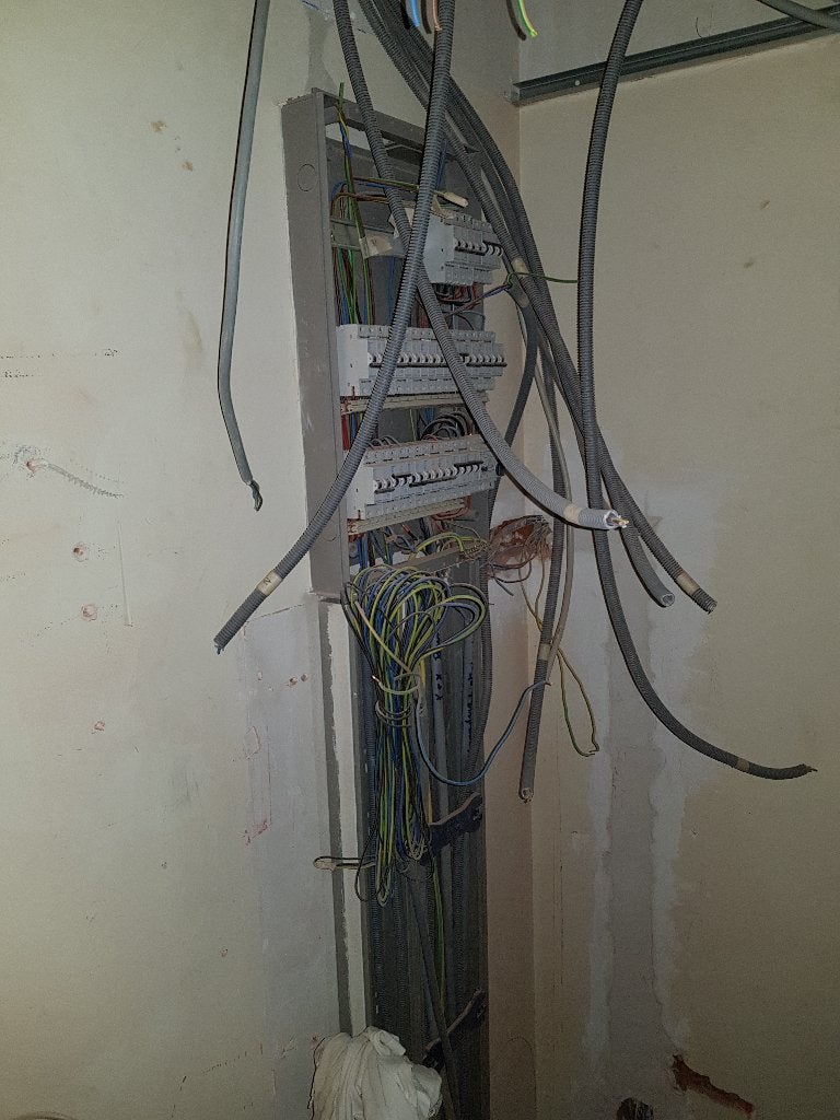 #électricien #chauffagiste #plomberie 0483650085, Enlèvement ou Envoi