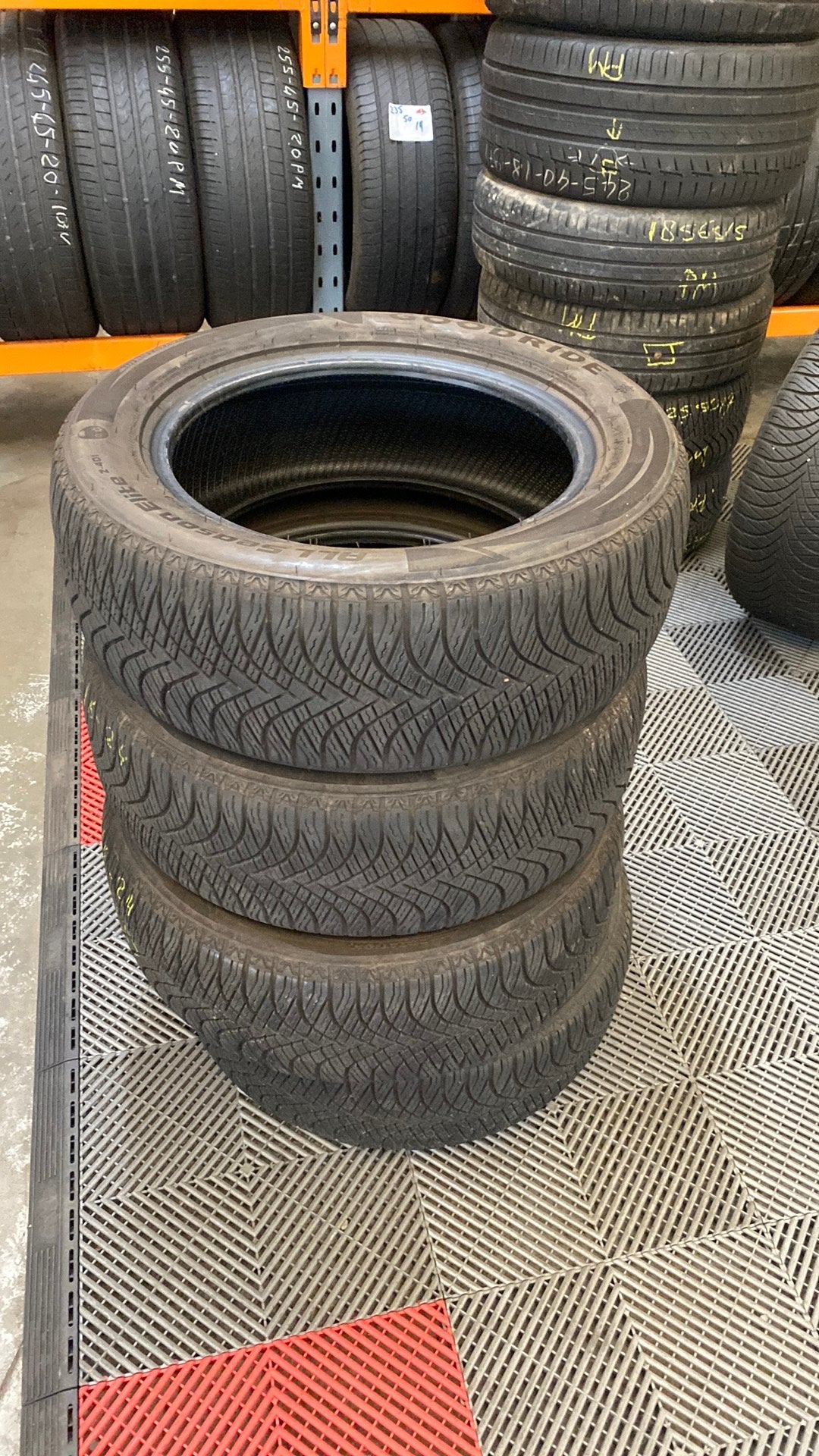 215/55/16-97v merk goodrid dot 24 all sesoen per stuk 50 eur, Enlèvement, Comme neuf