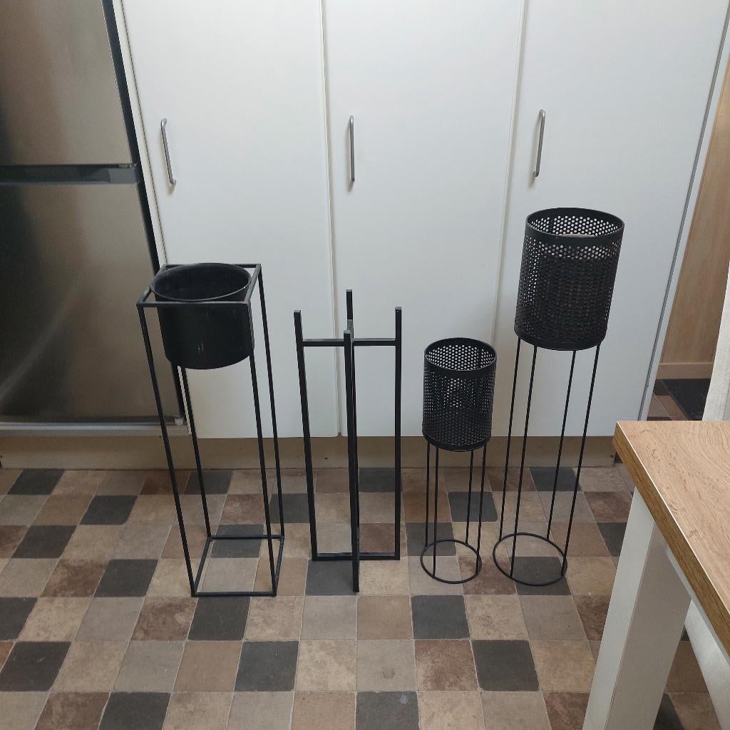 Plantenstandaards zwart, Tuin en Terras, Bloembakken en Plantenbakken, Ophalen, Zo goed als nieuw, Metaal, Balkon