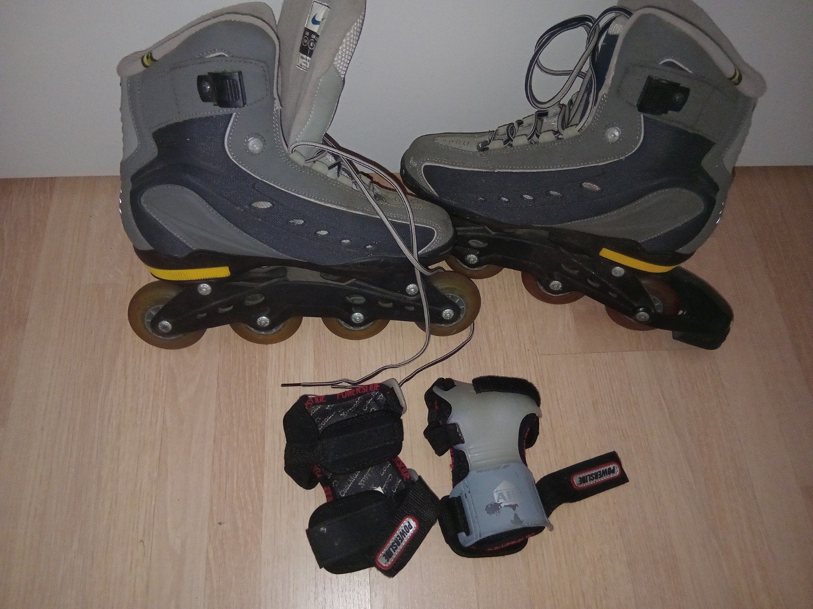 Inline skate Nordica N-Dorfin-S, Sports & Fitness, Autres marques, Rollers 4 roues en ligne, Réglable, Enlèvement