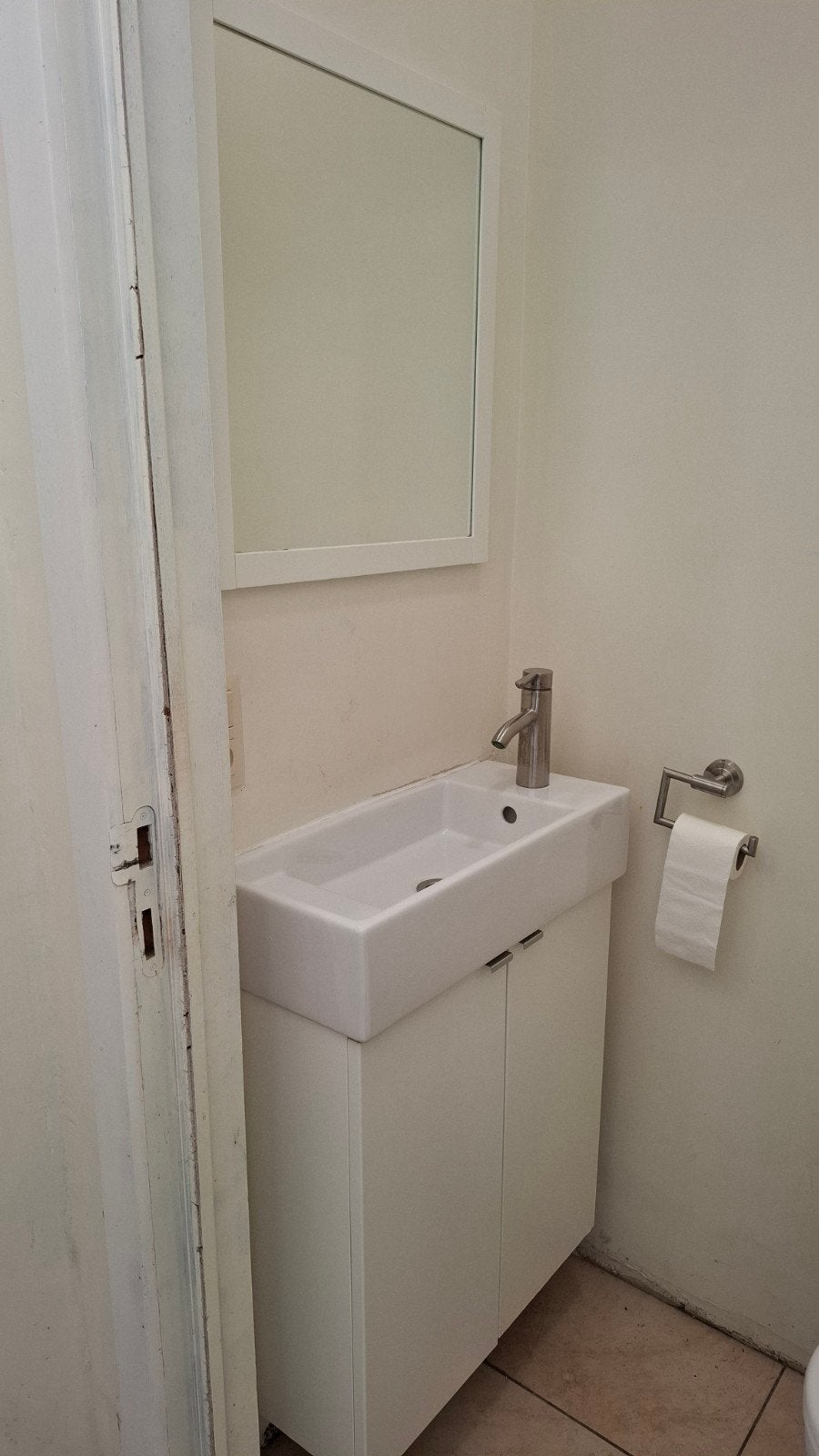 Lavabo met kraan en kastje, Ophalen, Zo goed als nieuw