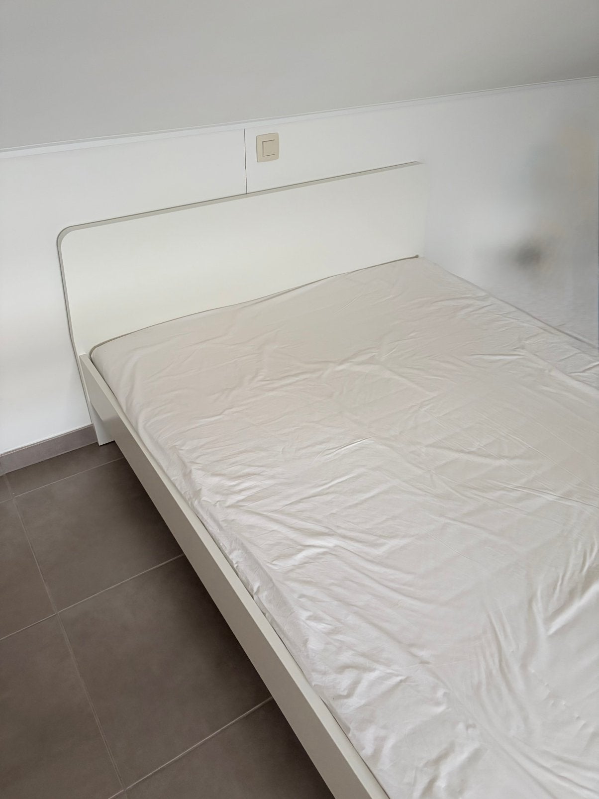 Bed 140x200, Huis en Inrichting, Slaapkamer | Bedden, Ophalen, Zo goed als nieuw, Wit, 200 cm