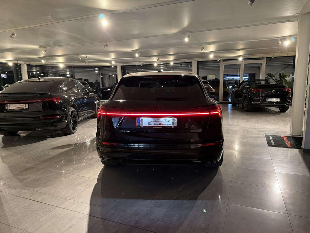 Audi Q8 e-tron SOLD BIJ GARAGE VRIENS YVES BV! (bj 2022), Auto's, Automaat, 478 km, Gebruikt, Zwart