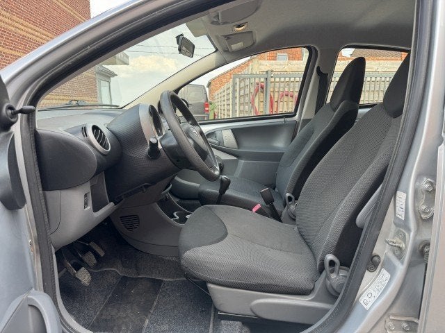 Toyota Aygo 1.0 GARANTIE 5 portes/climatisation/PDC/95000 km, Argent ou Gris, Achat, 50 kW, Entreprise