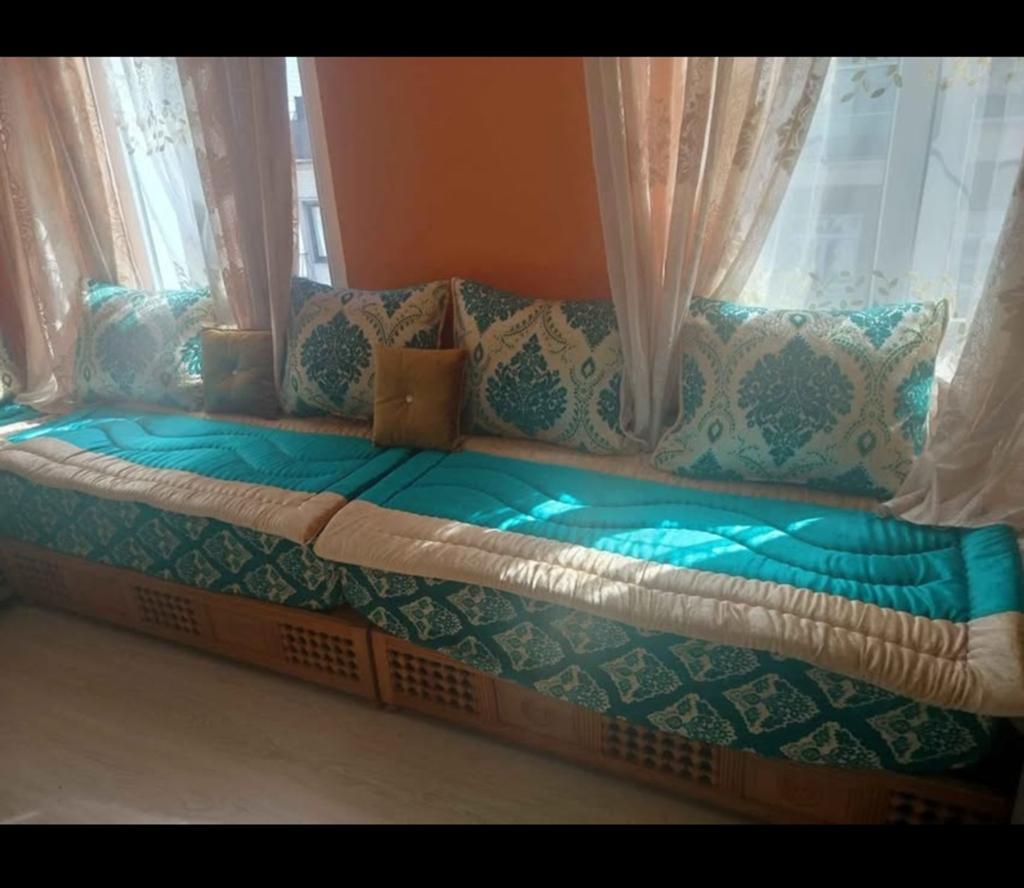 Salon marocain moderne en vrai bois - Tissu neuf, Enlèvement, Comme neuf, Bois, Vintage