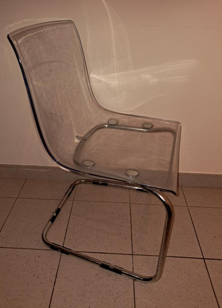 Transparante Stoel, Enlèvement