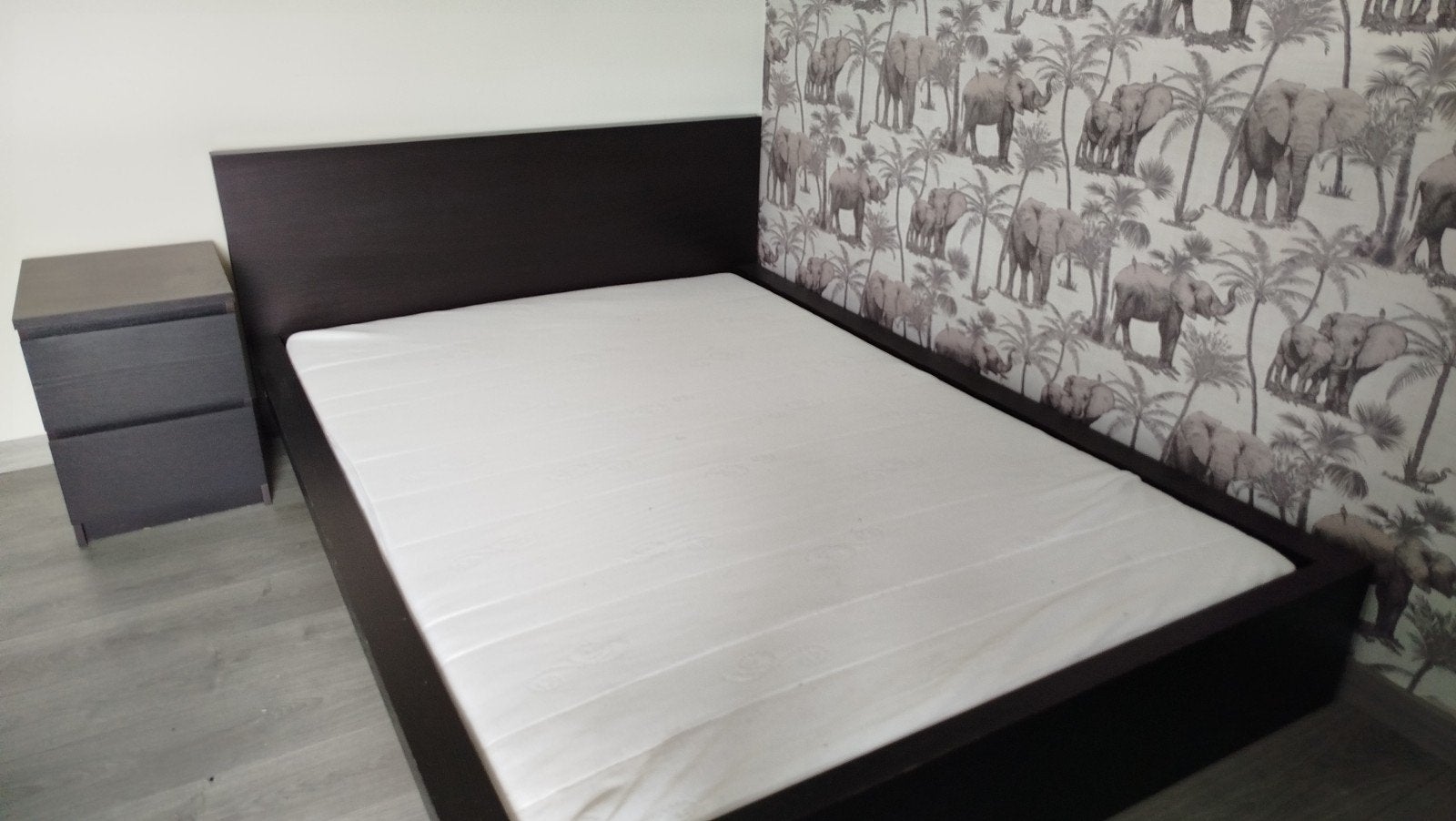 Lit Ikea 140cm + table de nuit, Maison & Meubles, Chambre à coucher | Lits, Enlèvement