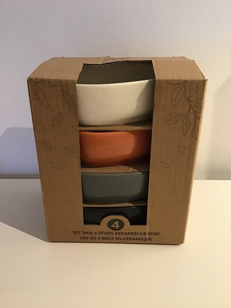 Neuf - Set de 4 bols en céramique ( apéritif ), Neuf, Assiettes(s), Céramique, Enlèvement