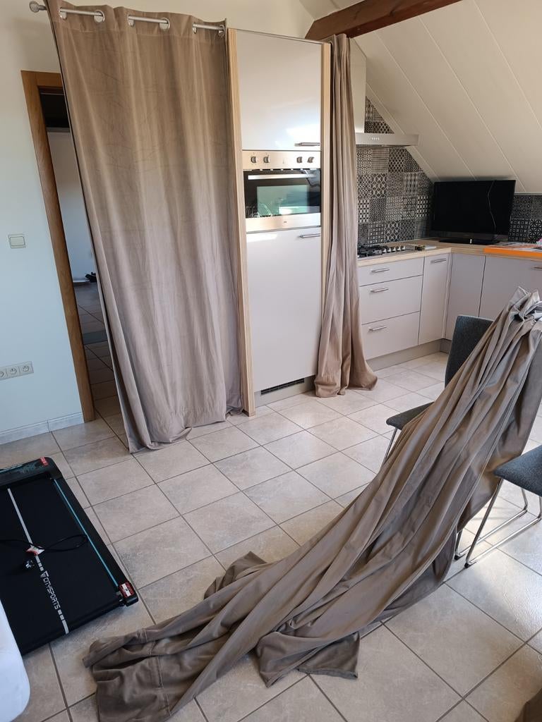 Gordijnen , 4 x 2  per rails zitten er 2 gordijnen aan, Ophalen, Gebruikt, 200 cm of meer, Beige