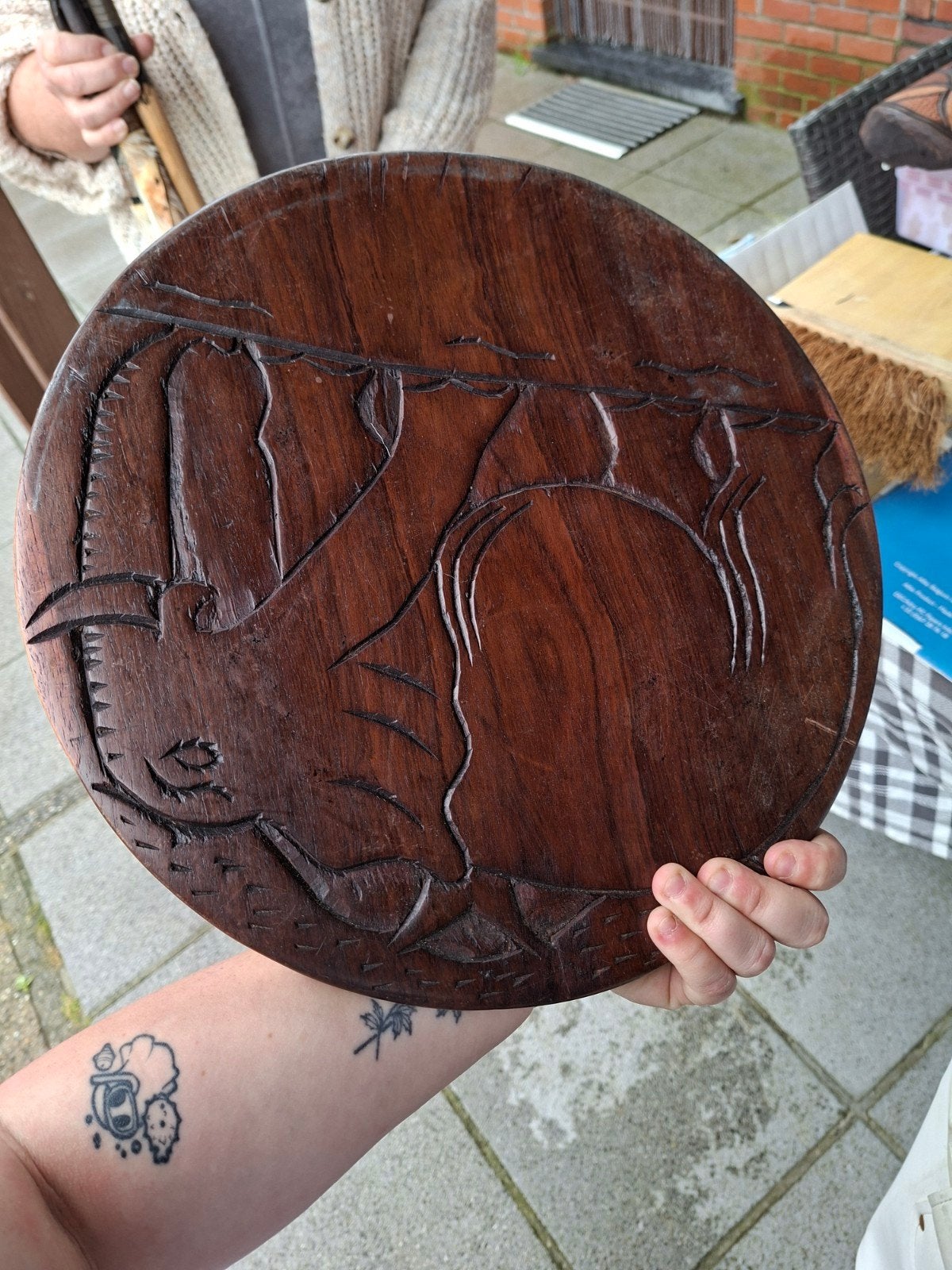 Houten Afrikaanse tafeltje, Ophalen