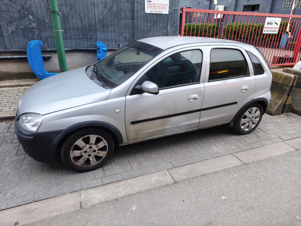 opel corsa 1,2 ess, Argent ou Gris, Boîte manuelle, 48 kW, 5 portes